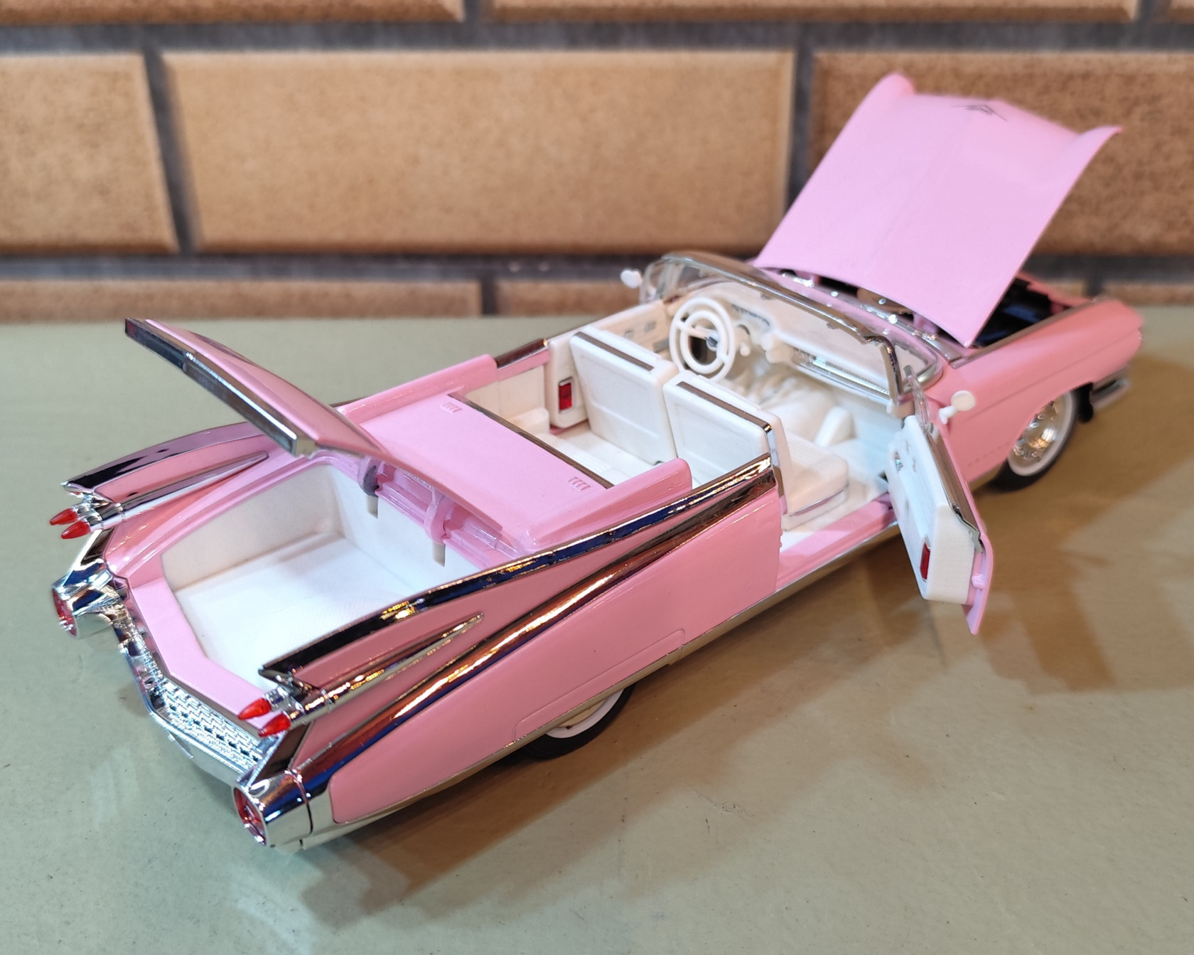 ᐈ Машинка Cadillac Eldorado Biarritz 1959, 1:18, розовая