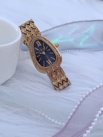 Kayden Kross rasmlari Porno galstuk kiygan qiz