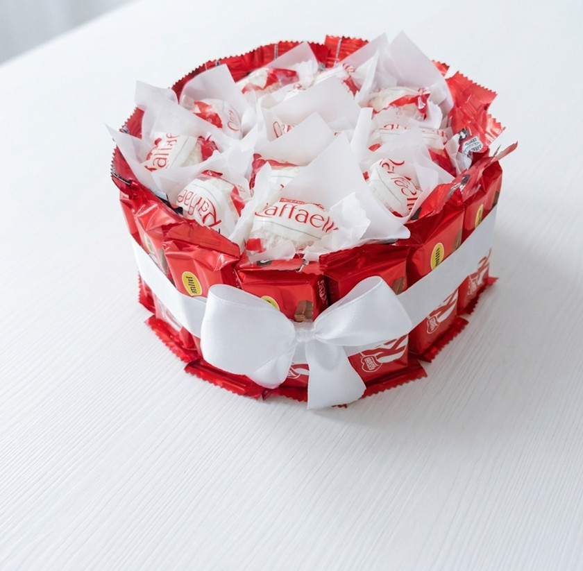 Şokolad bağlaması Kitkat və Rafaello, 17 sm, 410 q