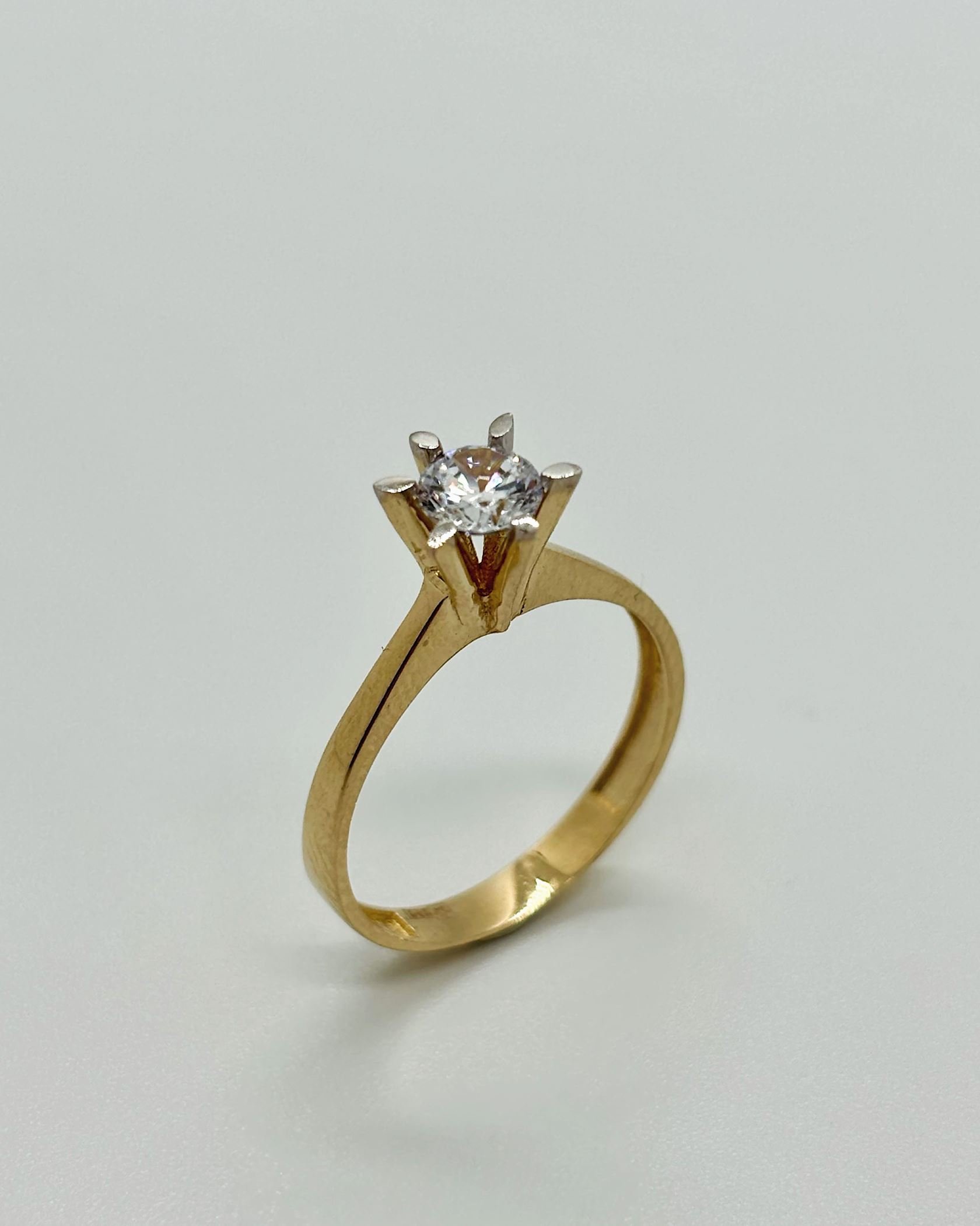 Video erkakni yuzi oldida masturbatsiya qilib masturbatsiya qiladi. Moskva viloyatida jinsiy aloqa